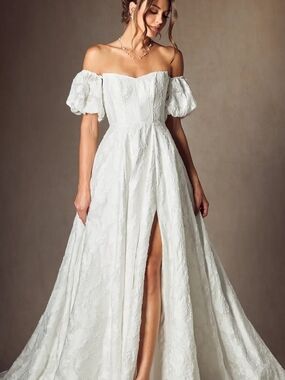 Azazie Gladiola White Off-Shoulder Lace A-Line Gown with Front Slit Size 6 Nwt